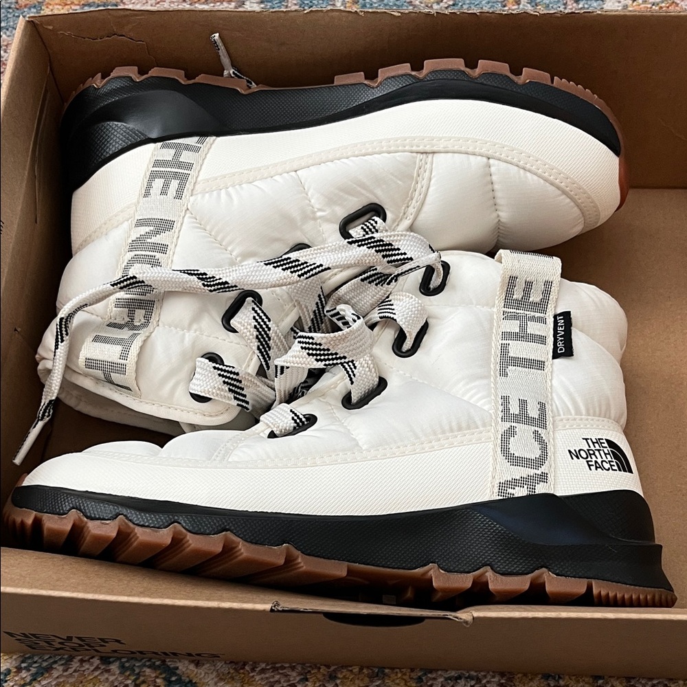 The North Face White and Black Winter Boots NWT